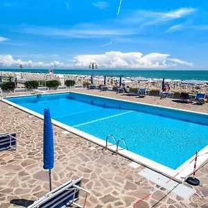 sea-view-apartment-with-swimming-pool.hotelinveneto.com/